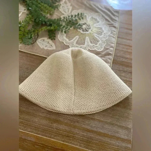 Urban Outfitters Gabbi Rhinestone Bucket Hat In Ivory Celestial NWOT $25 - Picture 3 of 8